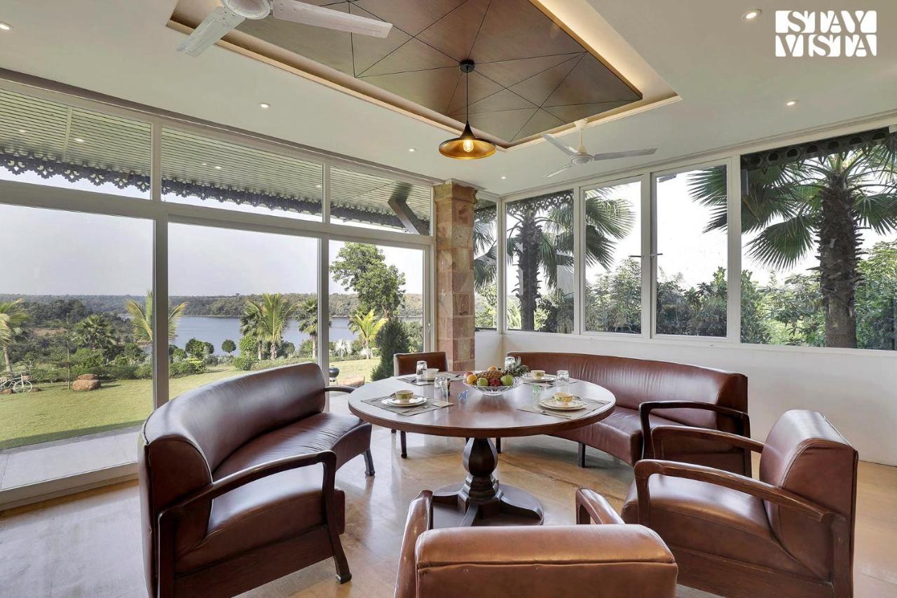Stayvista'S Lakeside Whispers - Lake & Mountain-View Villa With Lawn & Indoor-Outdoor Games Нагпур Екстериор снимка