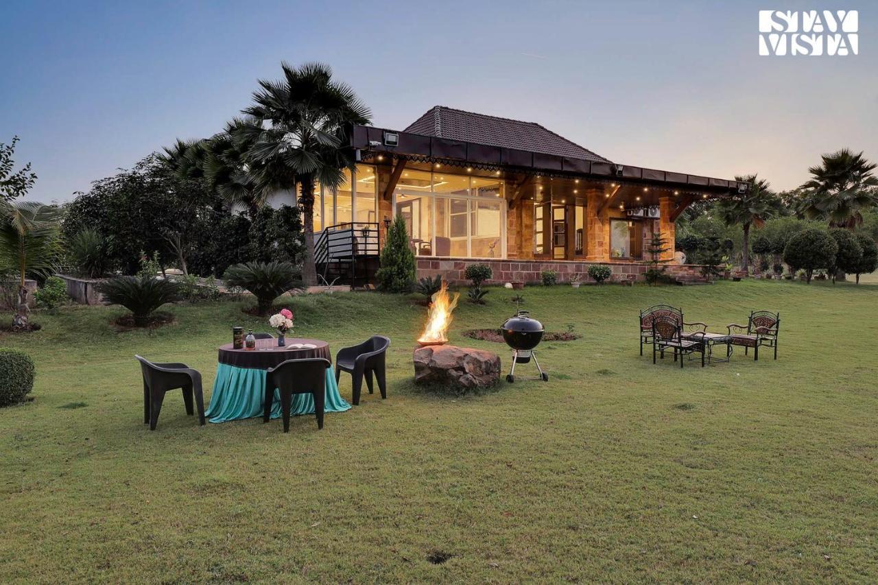 Stayvista'S Lakeside Whispers - Lake & Mountain-View Villa With Lawn & Indoor-Outdoor Games Нагпур Екстериор снимка