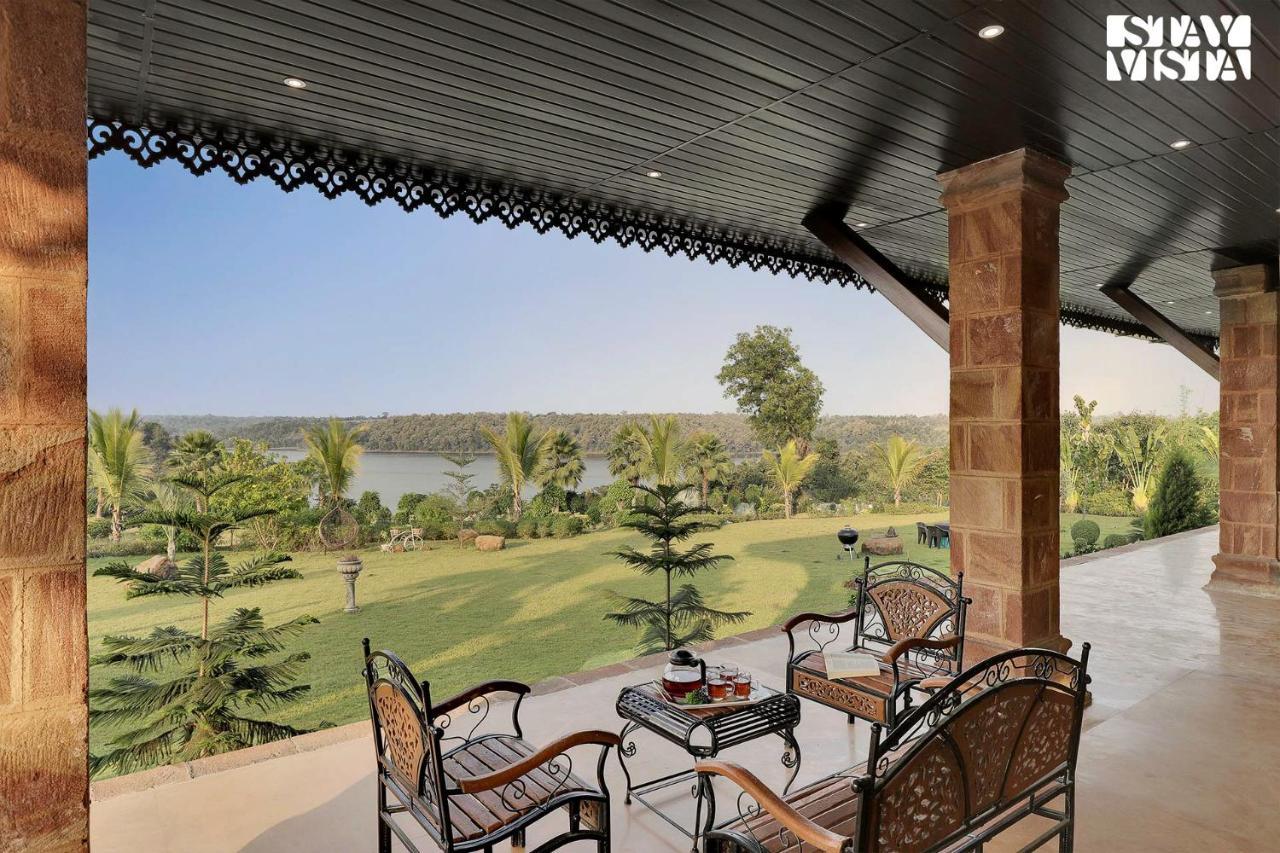 Stayvista'S Lakeside Whispers - Lake & Mountain-View Villa With Lawn & Indoor-Outdoor Games Нагпур Екстериор снимка